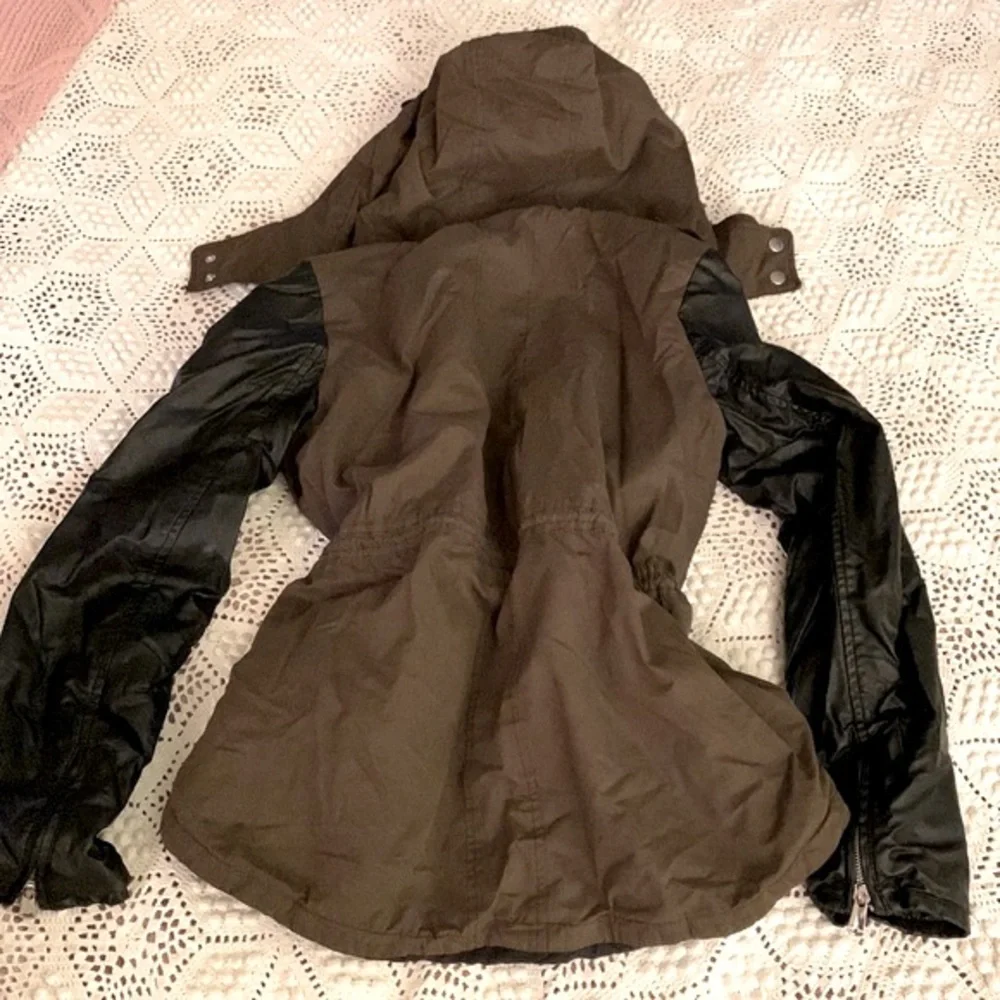 Trafaluc Jacket - Picture 2 of 3